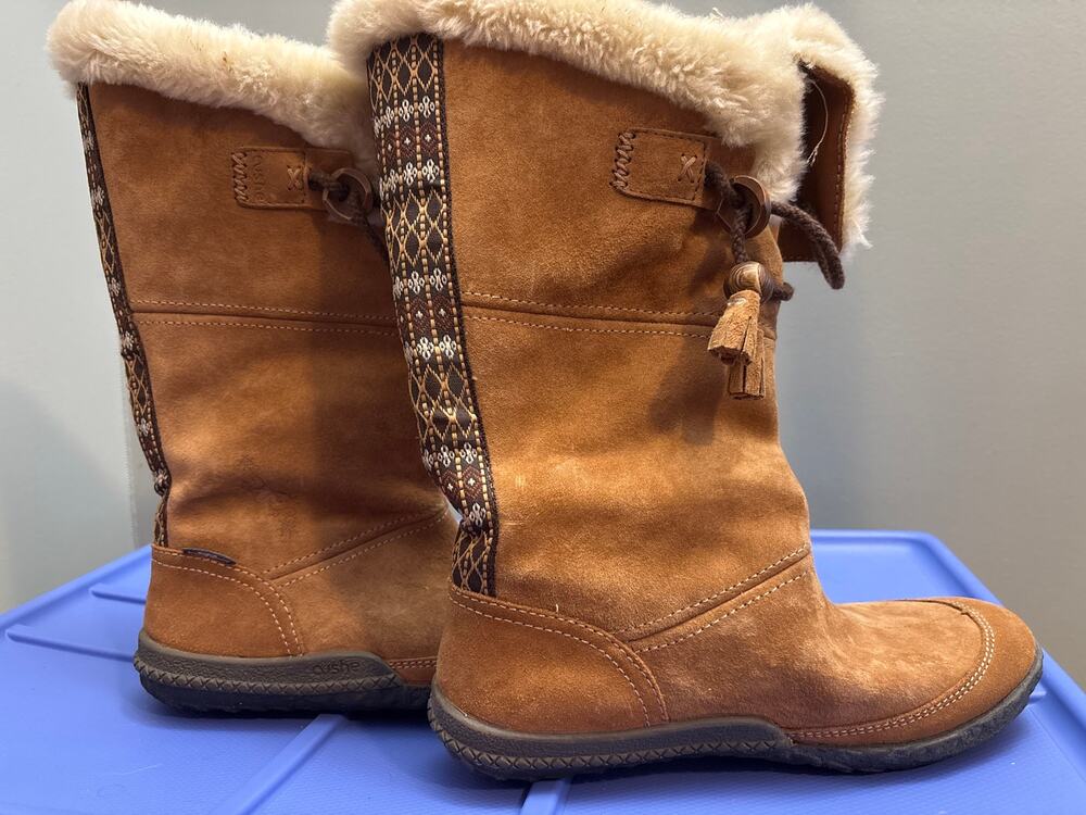 Cushe Cabin Fever WP Tan SUEDE winter boots size 6